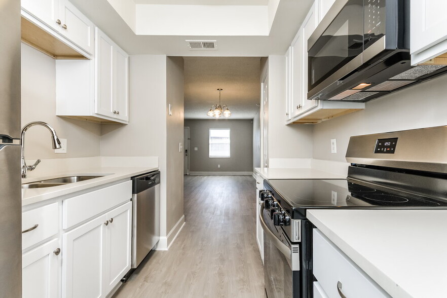 Building Photo - 16 Las Brisas Way