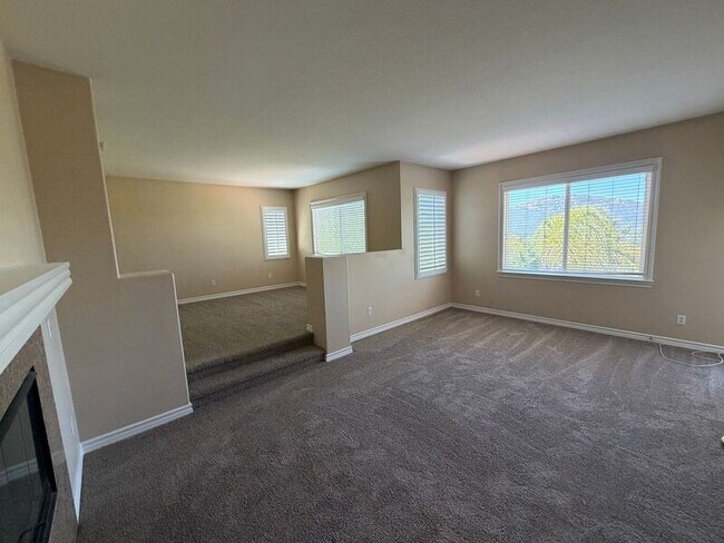 Building Photo - 46263 Drymen Ave