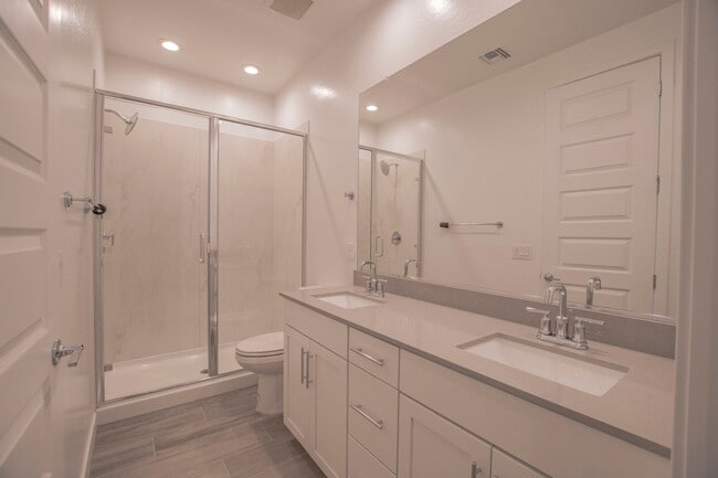 Building Photo - Brand New luxurious Model Home in Warner Meadows!