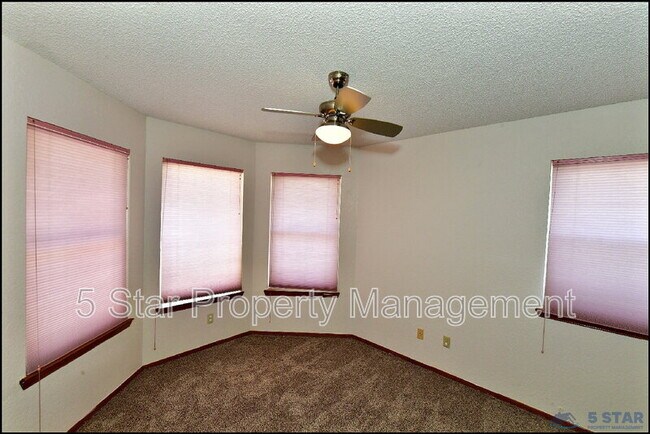 Building Photo - 529 Castlerock Ln