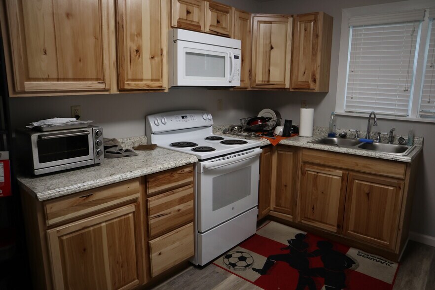 Building Photo - 131 Union St