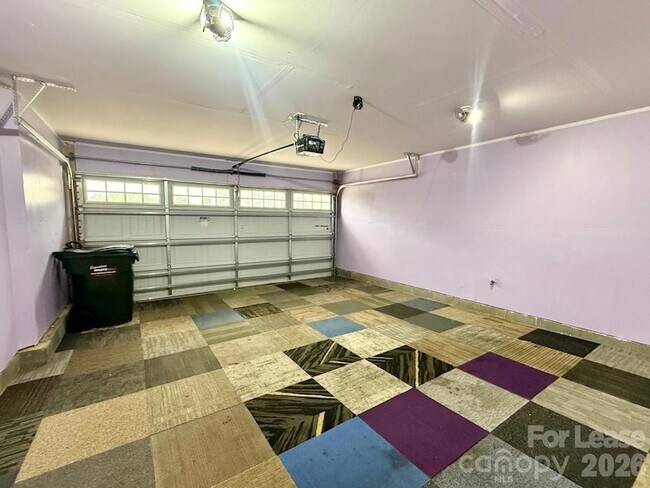Building Photo - 928 Portrush Ln