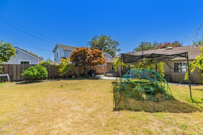 Building Photo - 755 Enright Ave