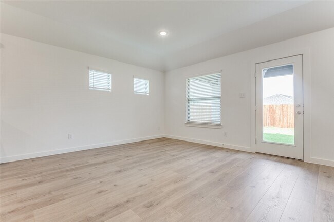 Building Photo - 4908 Pebblewood Dr
