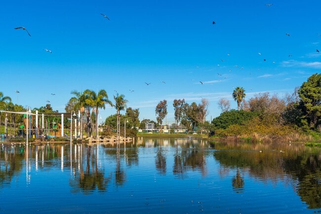 Building Photo - Cozy Condo in Manhattan Beach!