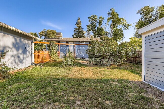 Building Photo - 11850 W Independence Ave
