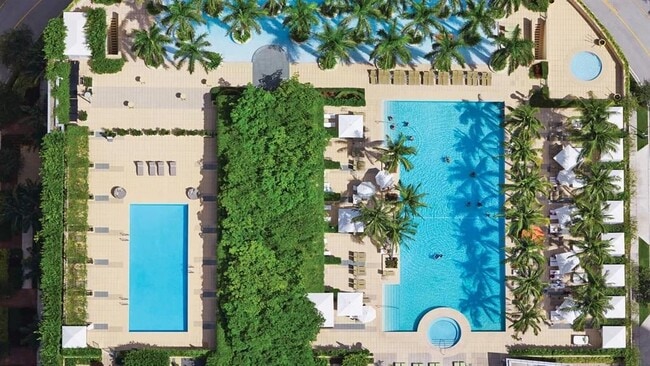 Building Photo - 1435 Brickell Ave