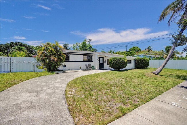 Building Photo - 9910 Bahama Dr