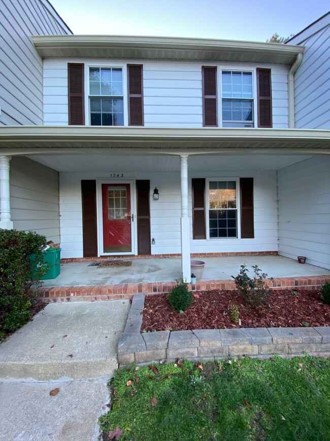 Building Photo - Beautiful 2 Bedroom 2.5 Bath Townhome in S...