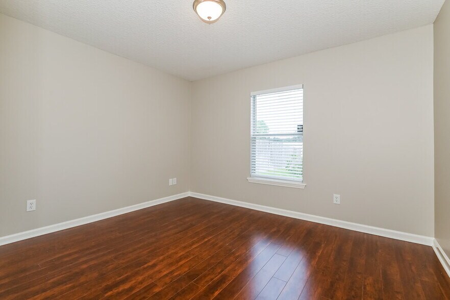 Building Photo - 9117 Prosperity Lake Dr