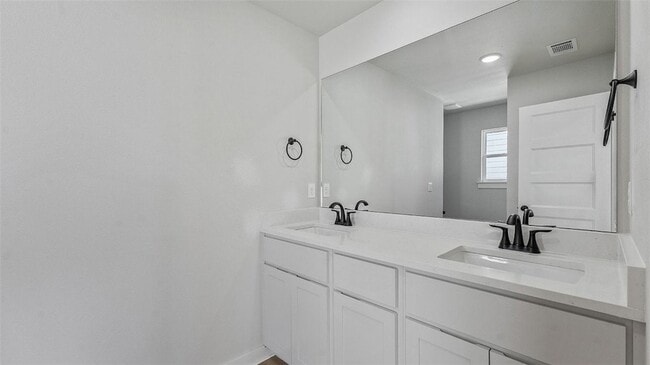 Building Photo - 1700 Cuppett Cir