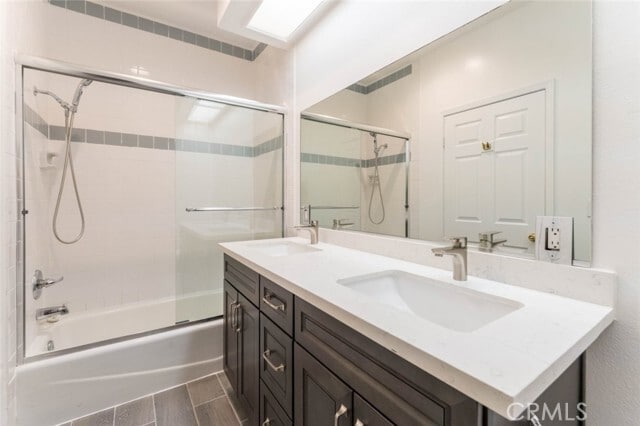 Building Photo - 14948 Moorpark St