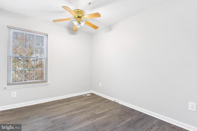 Building Photo - 7820 Somerset Ct