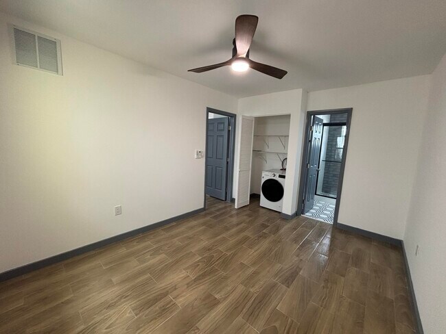 Building Photo - 2919 Broadway