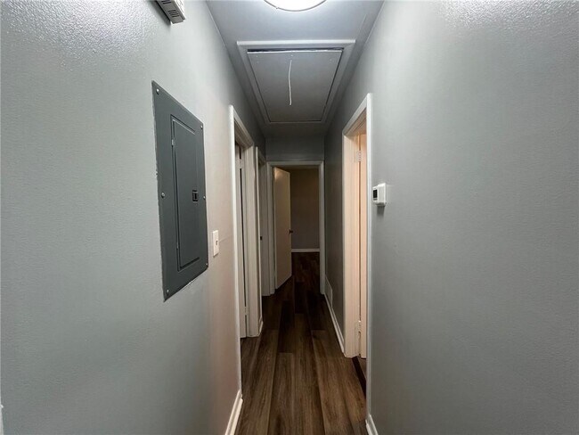 Building Photo - 1128 Lanier Dr