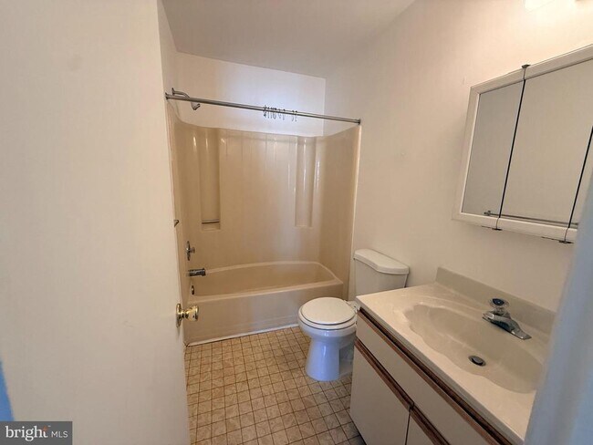 Building Photo - 1403 Britton Pl