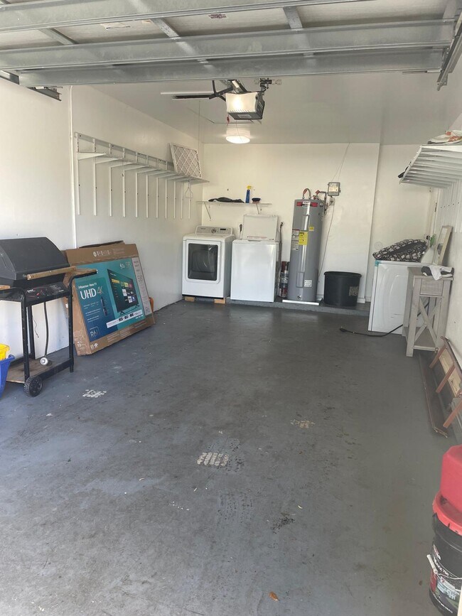 Building Photo - 12726 Spinnaker Ln