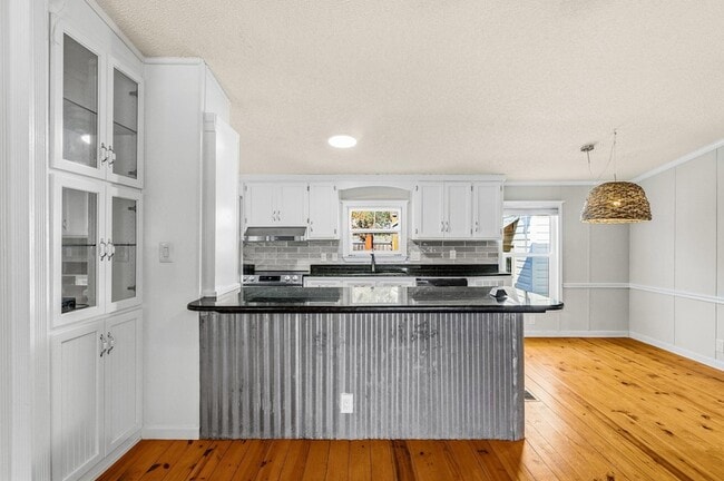 Building Photo - 215 Lee Pl