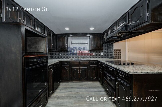 Building Photo - 3412 Canton St
