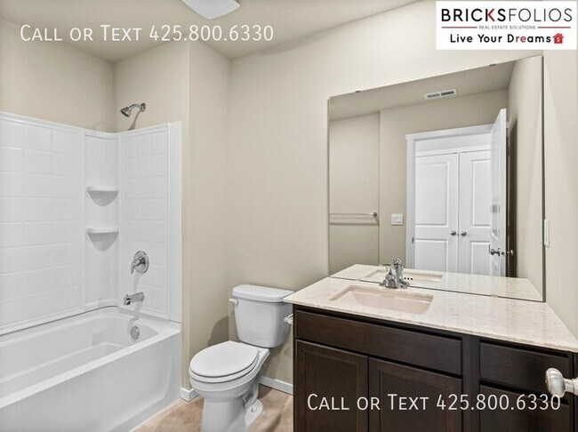 Building Photo - Inviting Home in Port Orchard with a Perfe...