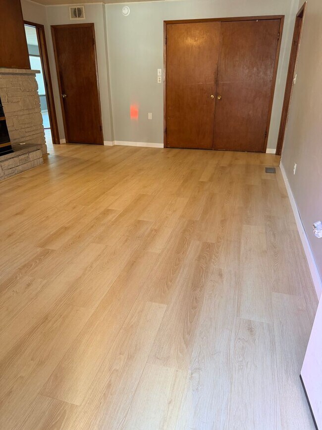Building Photo - Martha Lake view | 3 bed / 2 bath Lynnwood rambler