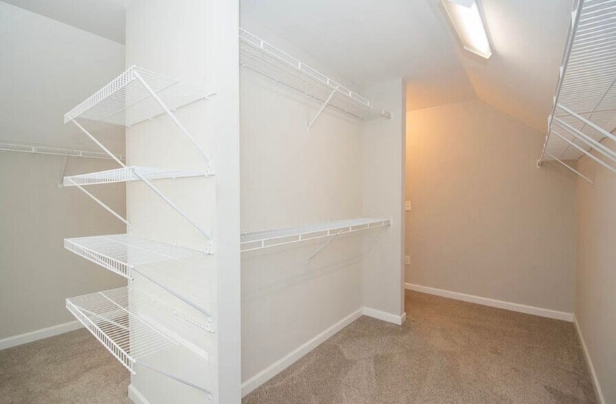 Master Closet - 399 Cobblestone Trl