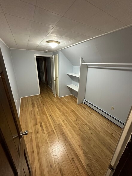 Building Photo - 6 Oakwood Ln