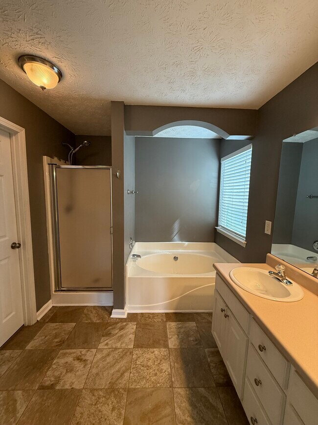 Building Photo - 945 Lochwolde Ln