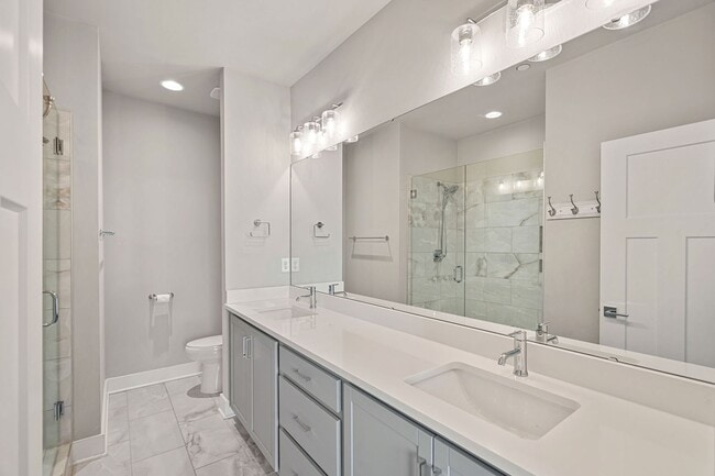 Building Photo - Like New Townhome Ready for Immediate Move-In!!! Bryant Park in West End