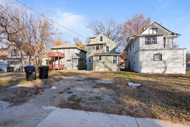 Building Photo - 1237 SW Garfield Ave