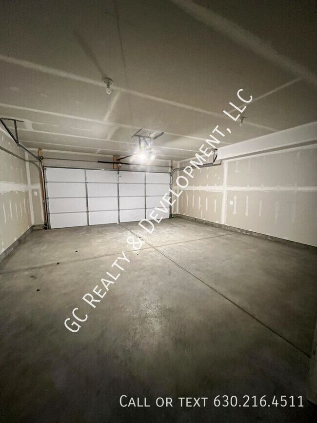 Building Photo - ***MOVE IN SPECIAL - 1/2 MONTH FREE RENT! ...