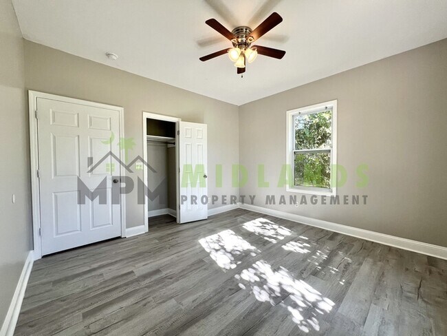 Building Photo - 3202 Belvedere Dr