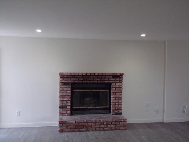 Building Photo - 21235 Windsong St