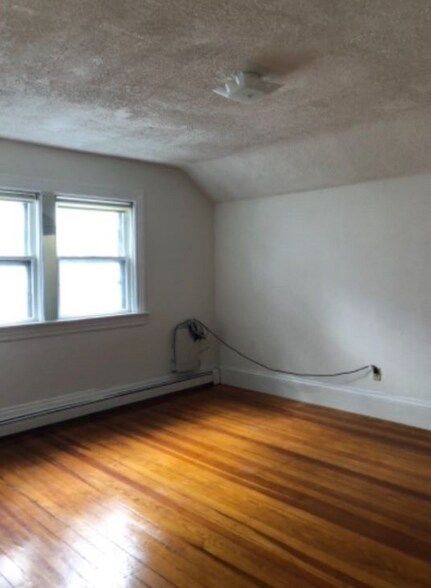 Building Photo - 148 Taber Ave