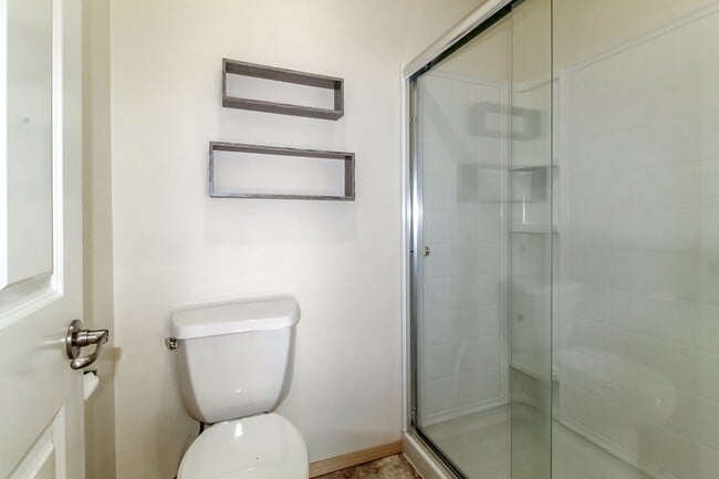 Building Photo - 2-Bedroom DuPont Condo with New Interior Paint and Carpet