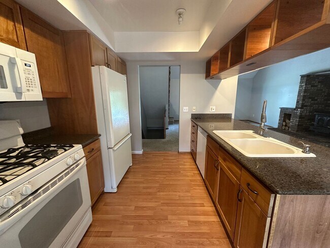 Building Photo - Four Bedroom Single Family Home in Forest Hills Schools!