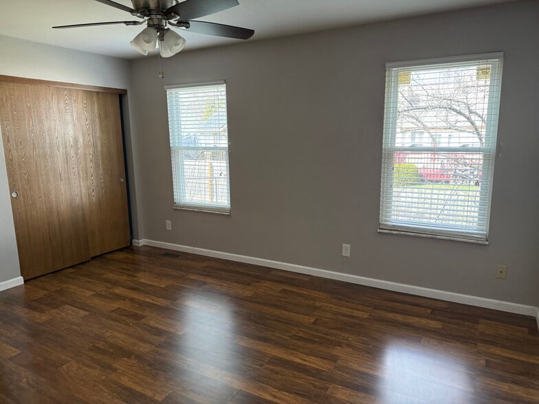 Master Bedroom with bath - 5020 Brittany Downs Dr