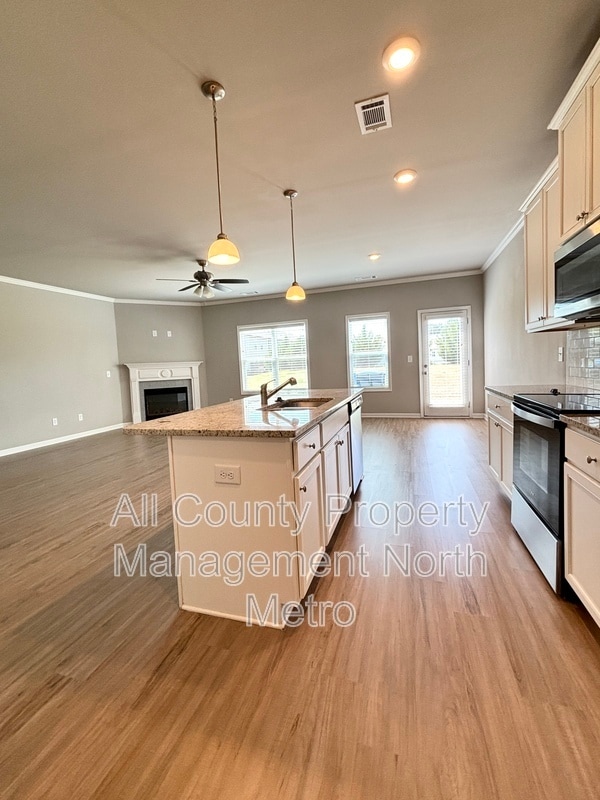 Building Photo - 5064 Silver Fox Trl