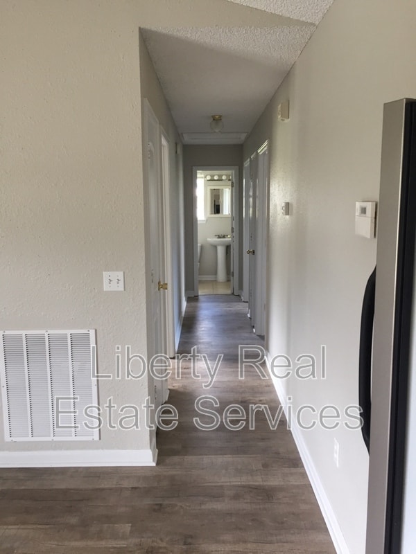 Building Photo - 936 Poppleton Dr