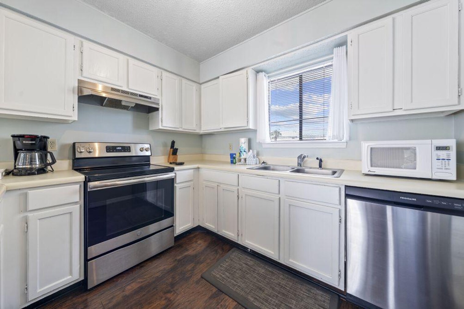 Building Photo - 25925 Canal Rd