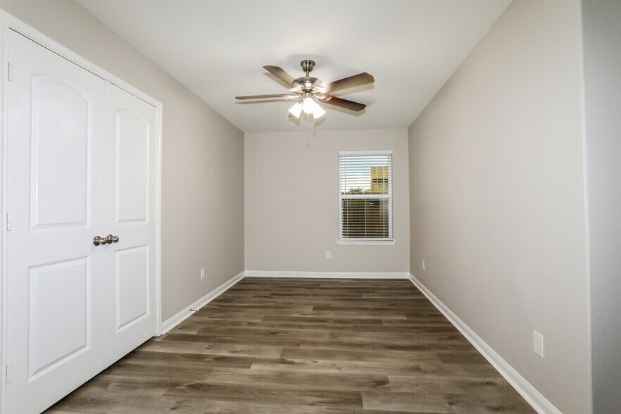 Building Photo - 27049 Leonardo Dr
