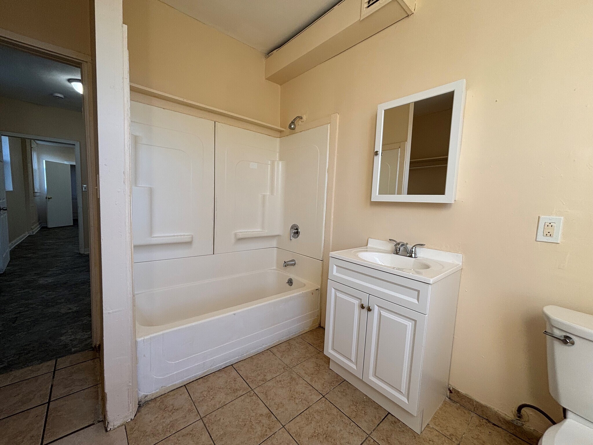 Building Photo - 380 East Ave