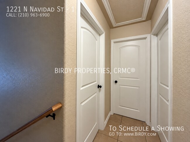 Building Photo - 1221 N Navidad St