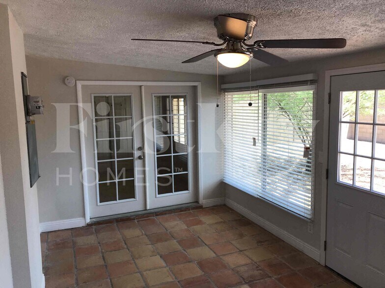 Building Photo - 7427 E McKinley St