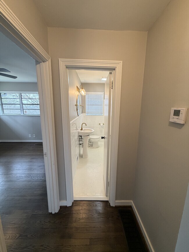 Building Photo - 853 Shades Crest Rd