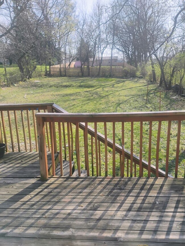 Building Photo - Cozy 2BR Home in KC Northland – Fully Fenced Yard & Fresh Updates