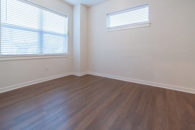 Building Photo - 605 Whitham Ave