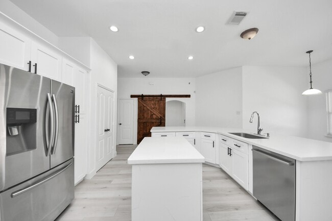 Building Photo - 10850 White Oak Point Ct