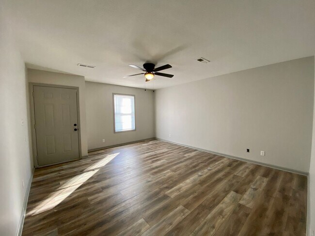 Building Photo - 268 Executive Ave