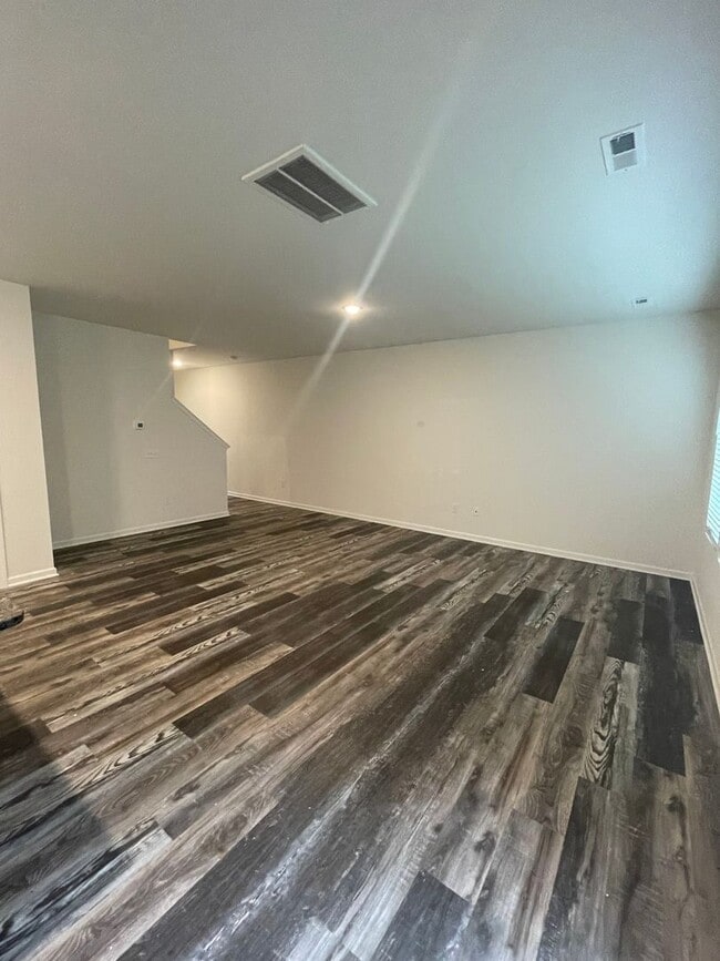 Building Photo - Welcome to this stunning 3-bedroom, 2.5-ba...